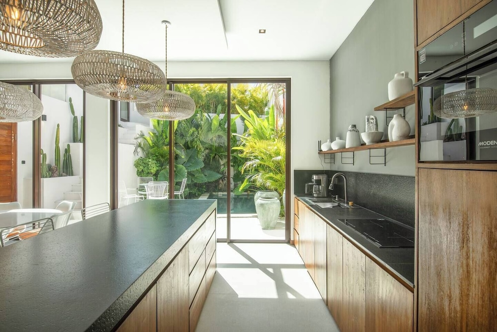 Modern 3BR Villa Enclosed Living