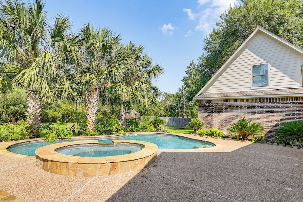 Pool & Hot Tub: Family-friendly Houston Area Home!