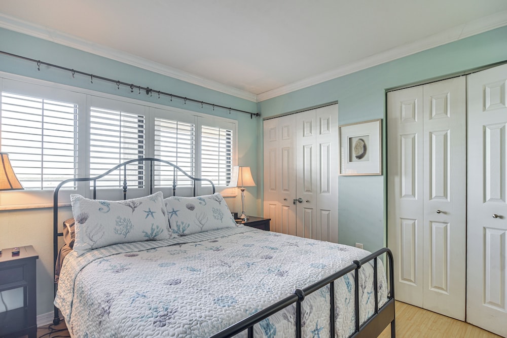 Walk to Beach & Eats: Condo w/ Pool in Clearwater!