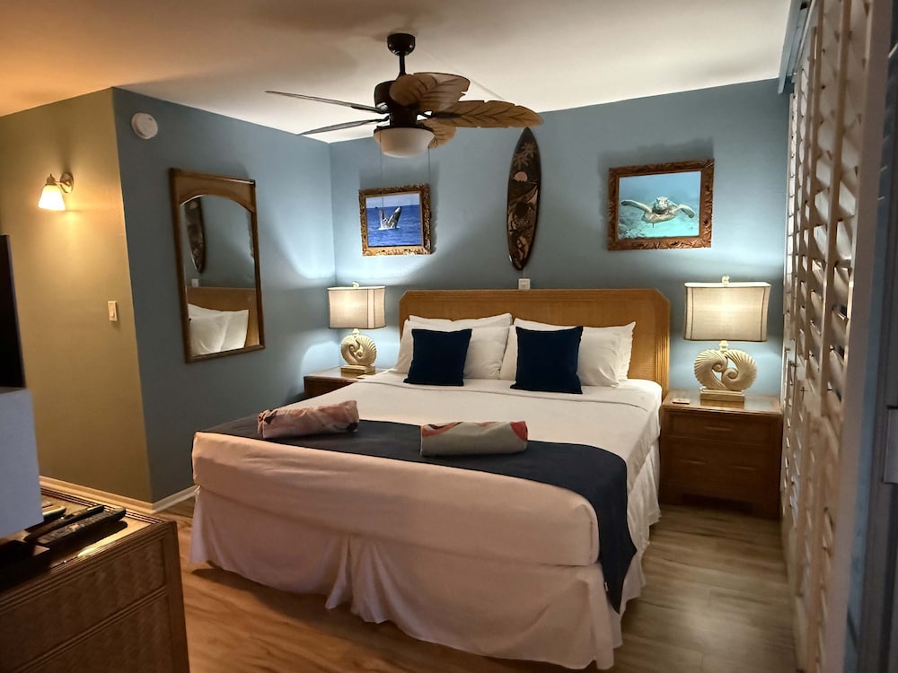 Whale Watching From Your Lanai - Tropical Oceanfront 2-2 in West Maui