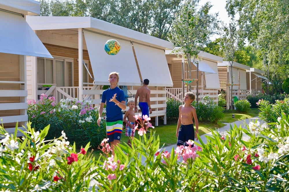 Isamar Holiday Village
