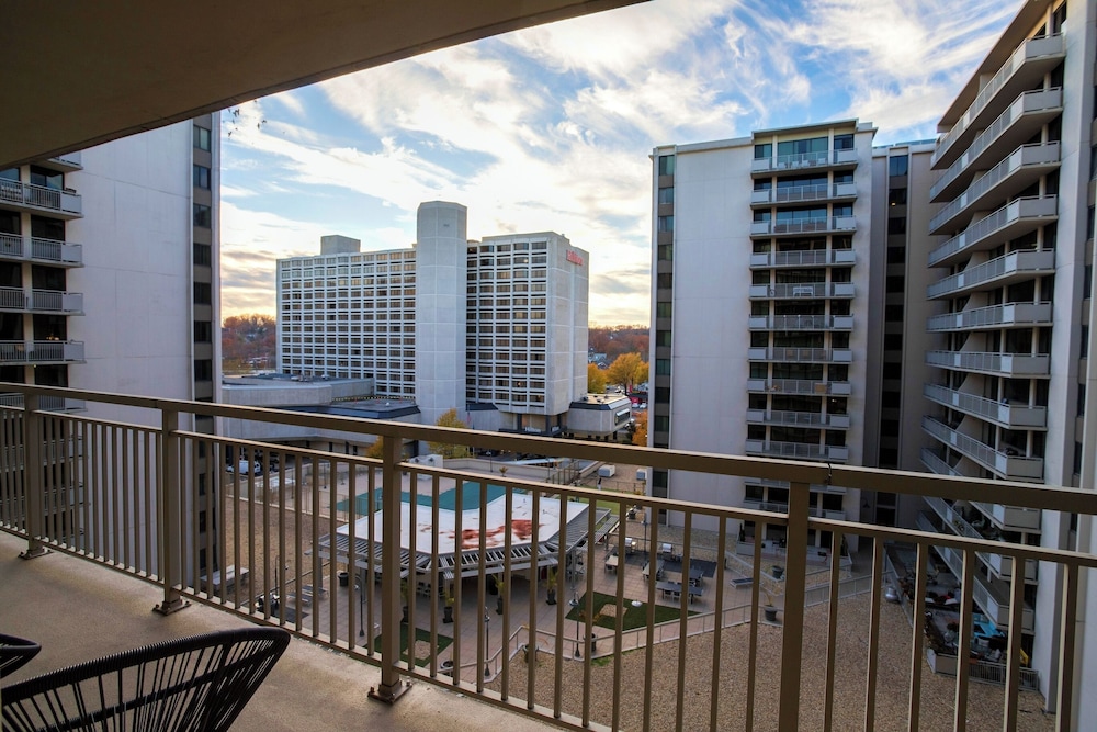 Close to Airport in Crystal City