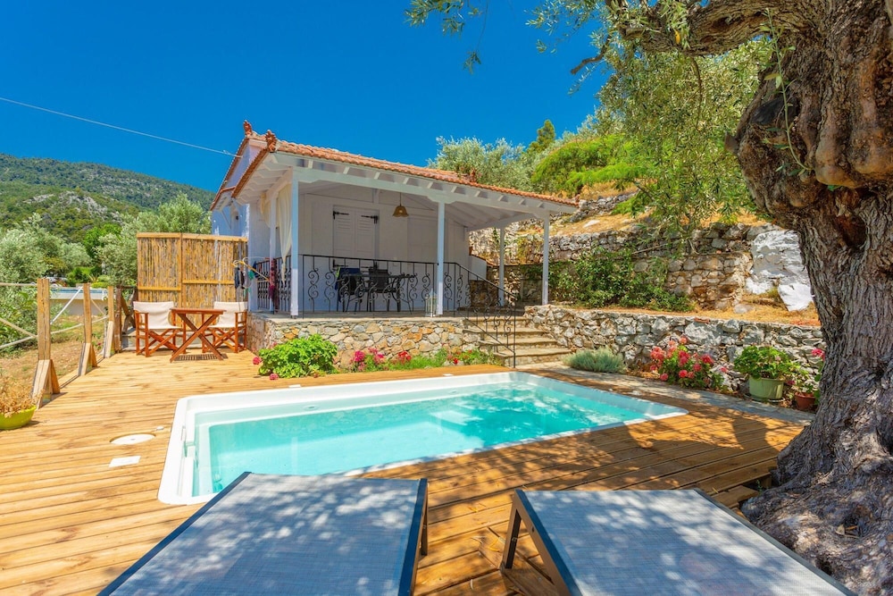 Neptune Private Pool Walk to Beach A C Wifi - 2831 view 4