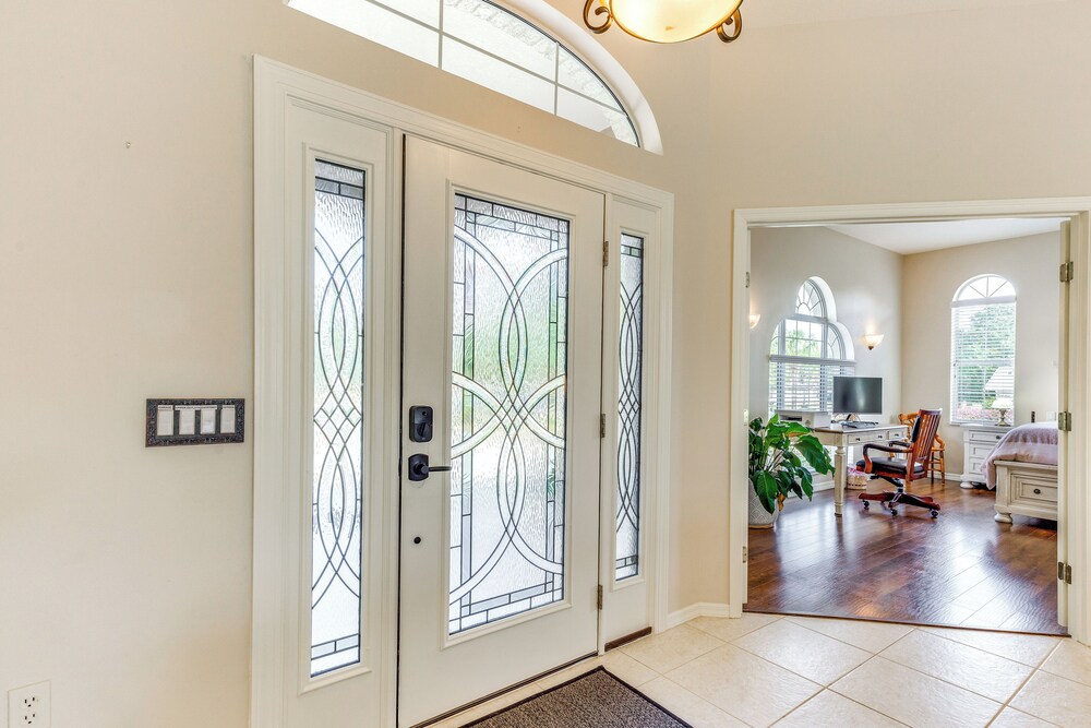 Private Pool: Pet-friendly Retreat on Golf Course!