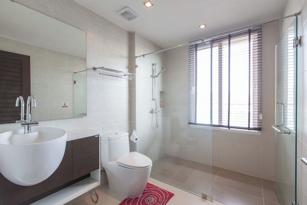 Emerald 702 - Triplex Penthouse With Stunning View