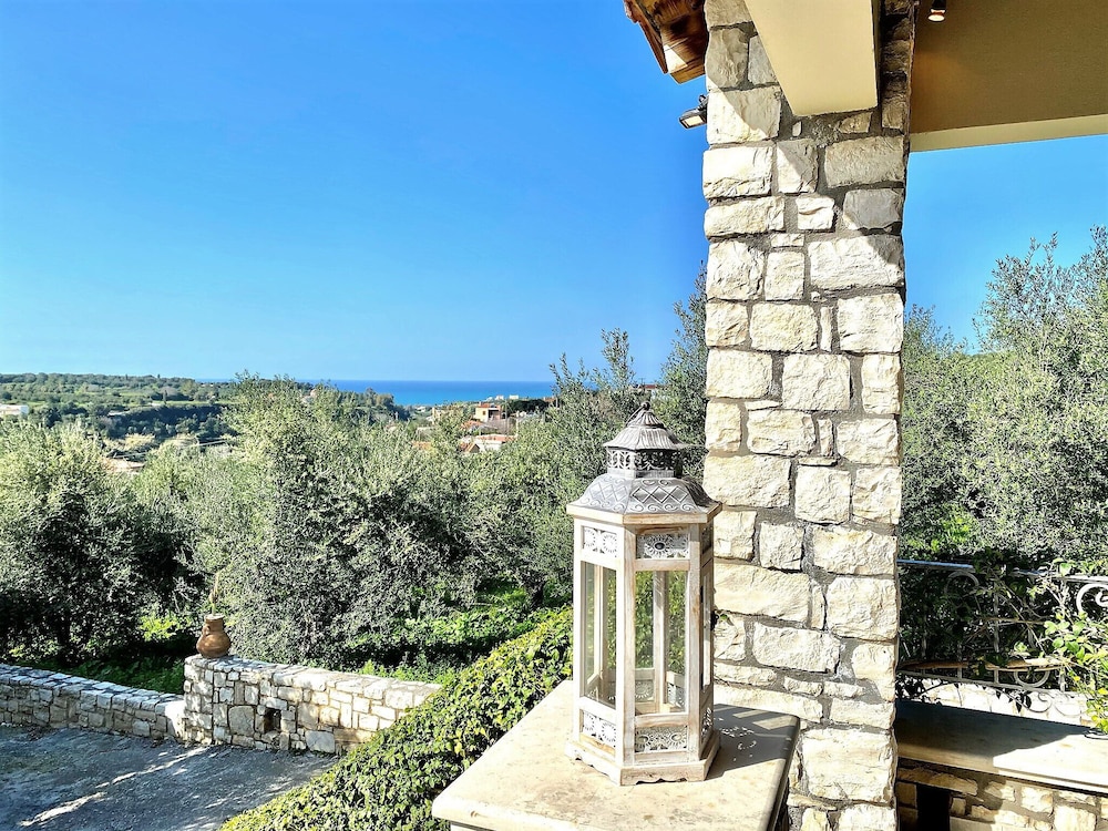 Eros Villa