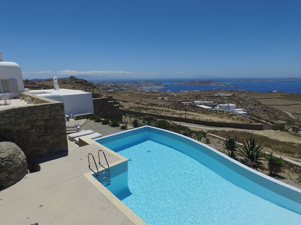 Villa DeLucien
