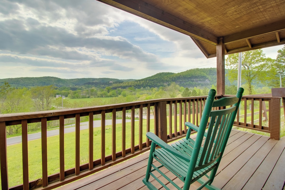Close to River & Hiking: Cabin in Mountain View