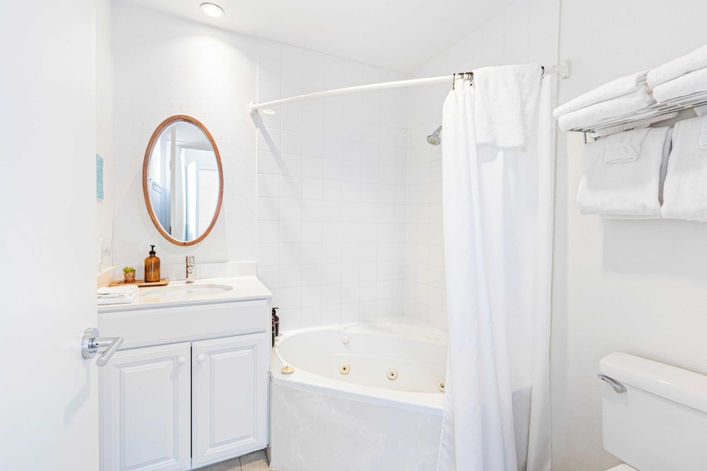4 Cayucos Bungalows Steps to Beach, Sleeps 16, Pet Friendly