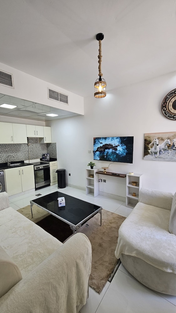 Dubai- 1bhk Villa Townhouse