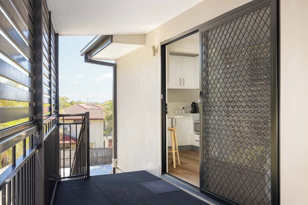 Smart Suites Self Check-in Apartments - 144 Dixon