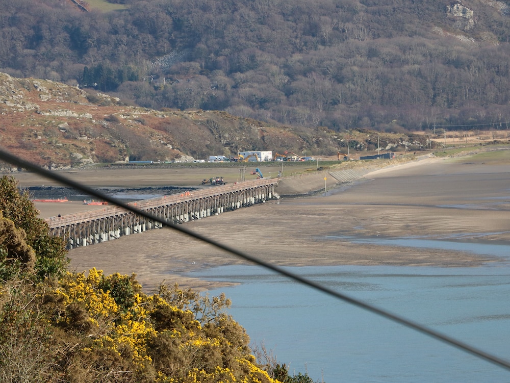 2 Bwth Mawr