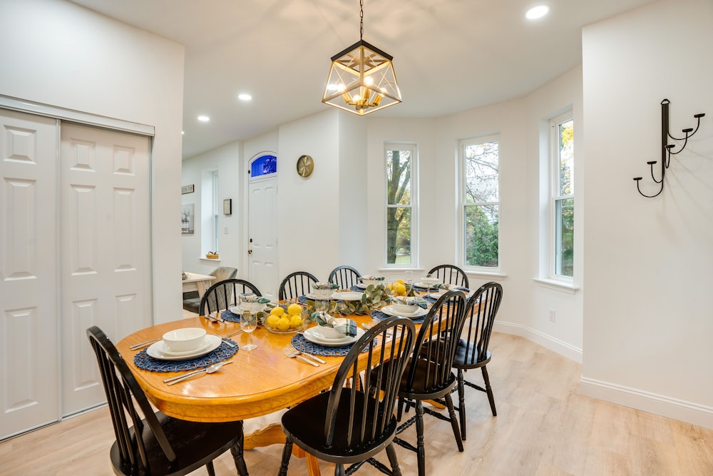 Family-friendly Hatfield Home: 3 Mi to Downtown! - Property Image 13