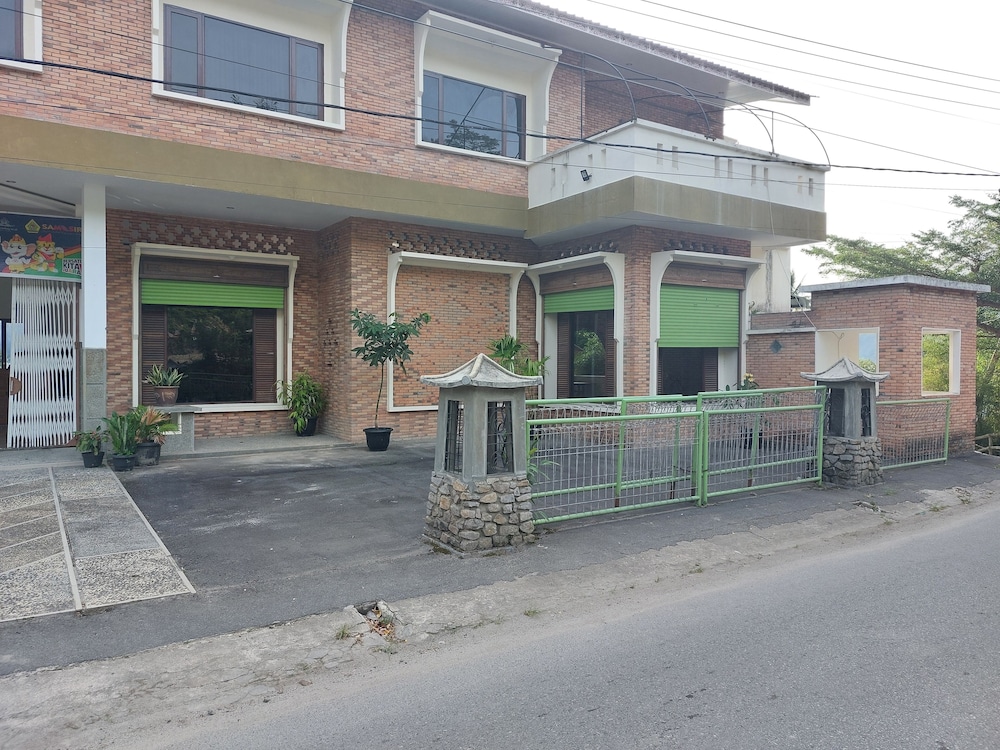 Gondang Sivali Hotel