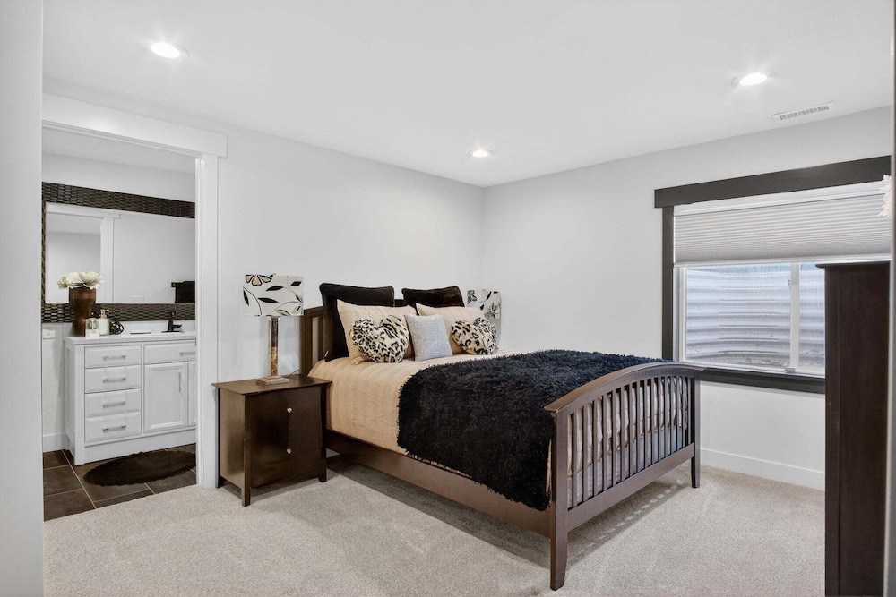 Modern 6br Home Near Park City 6 Bedroom Home