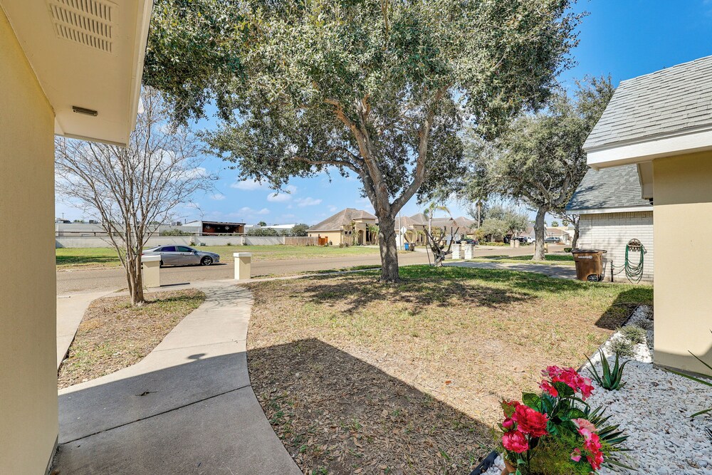 Fenced Yard: Home Near Hospitals in Edinburg!