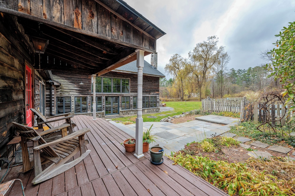 Renovated Grand Woodstock Barn