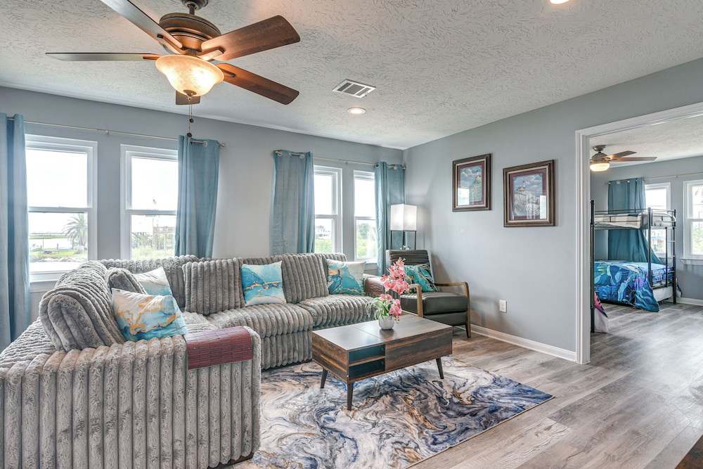 Private Home on Lagoon w/ Views in Hitchcock!