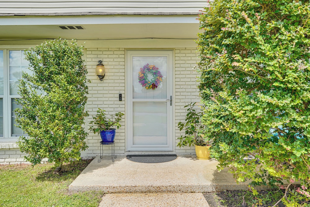 8 Mi to Beaches: Getaway w/ Pool in Panama City!