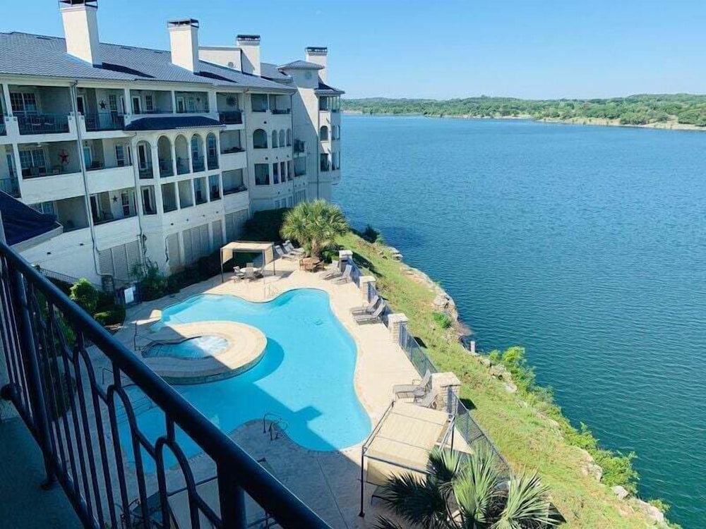 Hill Country Island Retreat