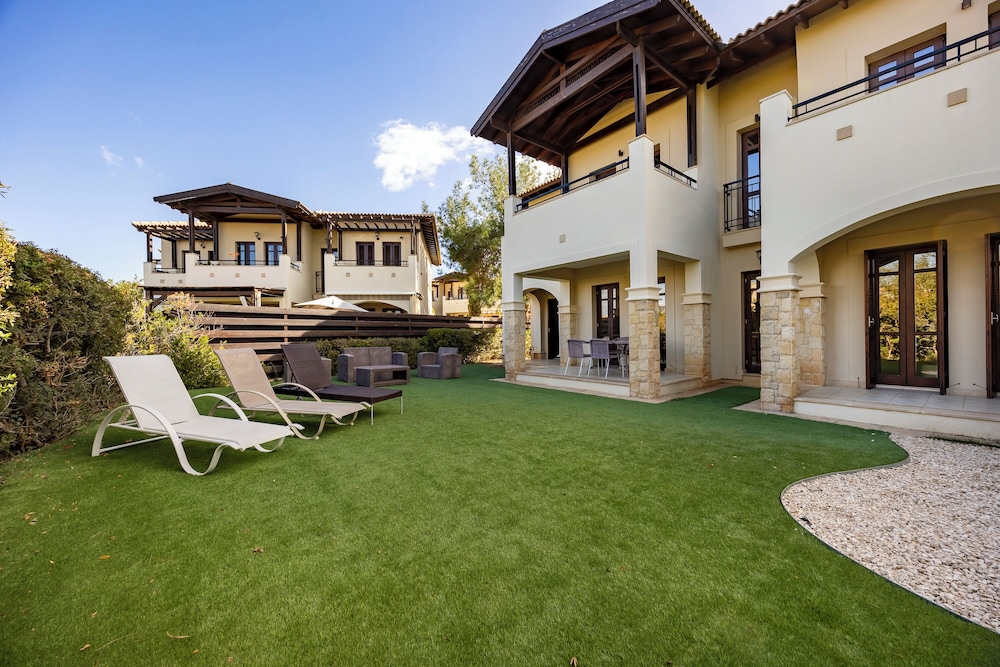 Zc02 Aphrodite Hills- Communal Pool, Garden