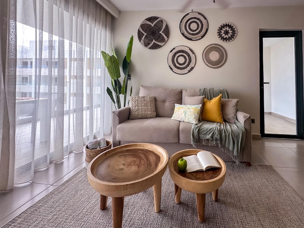 4 Bedroom Beach Penthouse w Private Rooftop