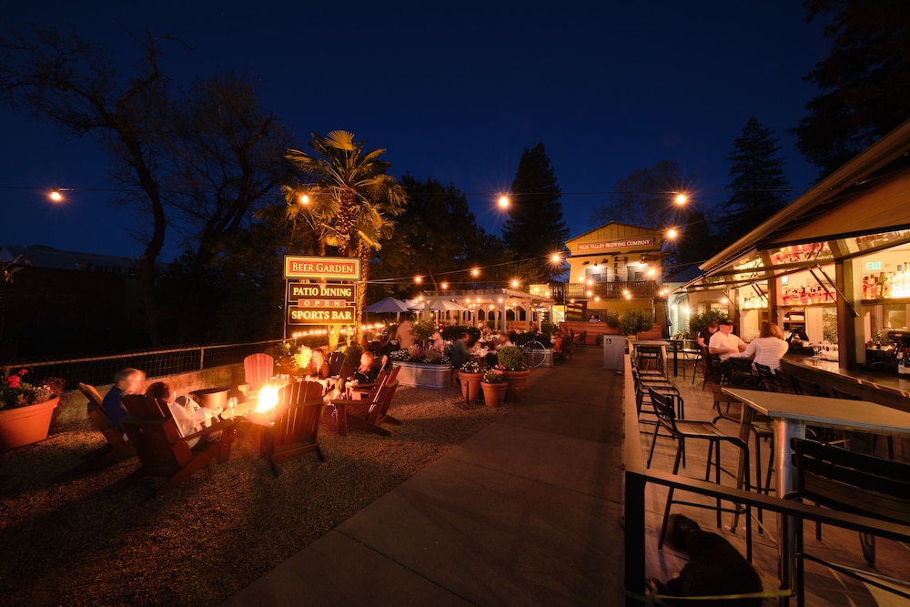 Napa Valley / Sonoma Vacations - Calistoga Inn Restaurant and Brewery - Property Image 20
