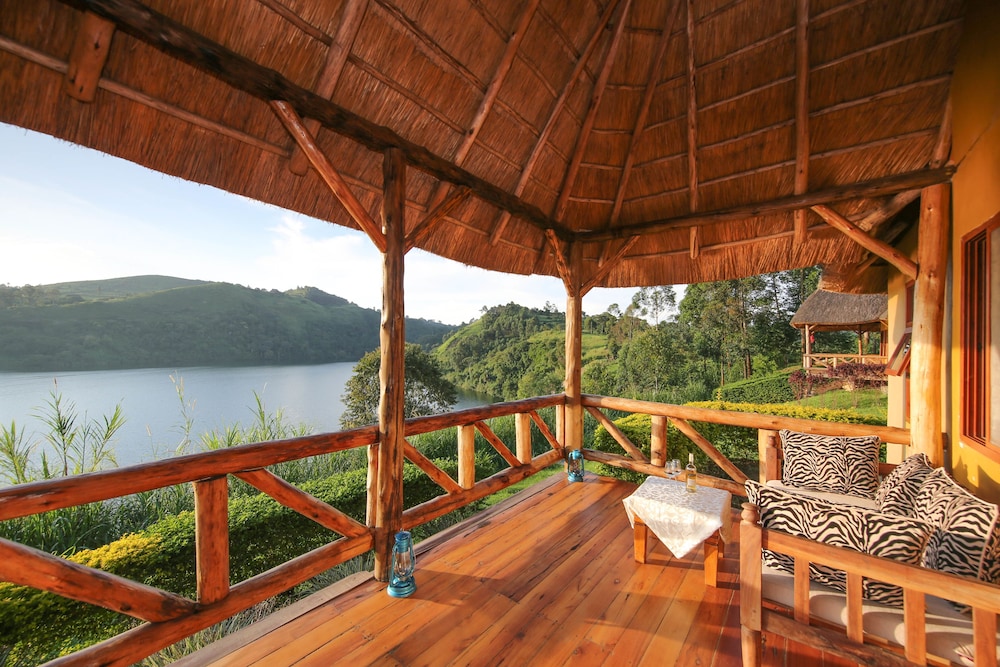 Crater Safari Lodge