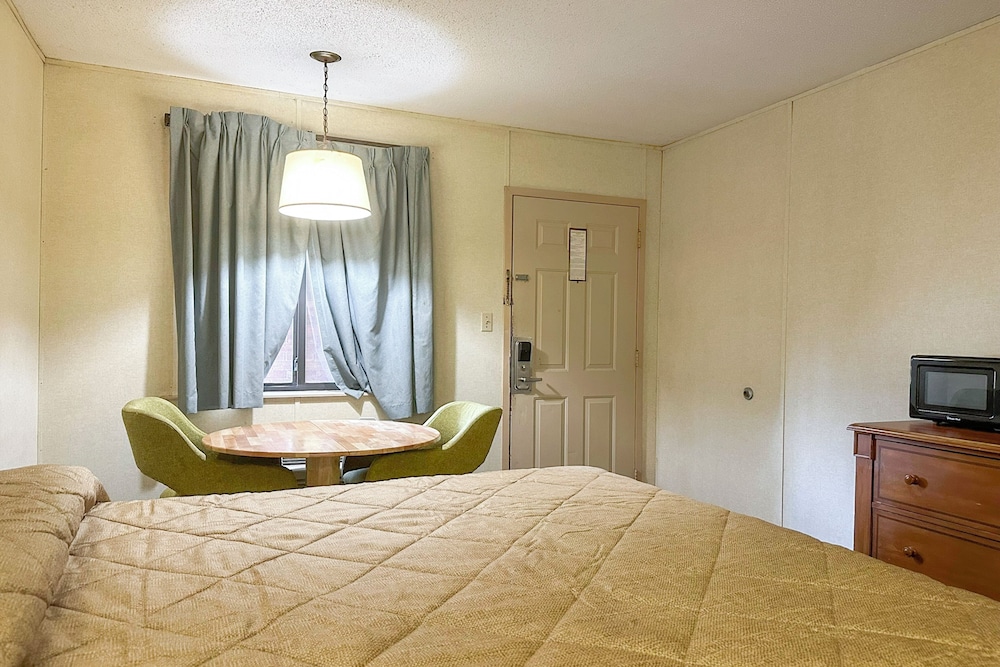 Louisville Inn By Oyo Louisville Municipal Airport