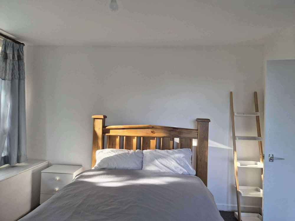 Hawick - House - Sleeps 9 - Hot Tub