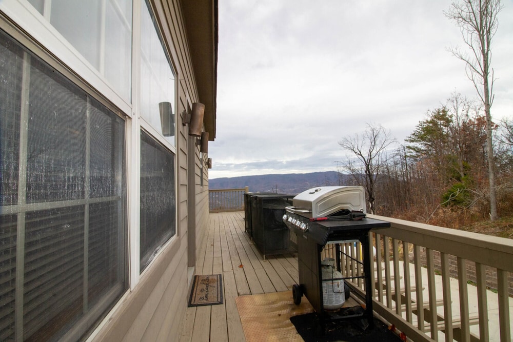 4BR Mountain View Cabin view 5