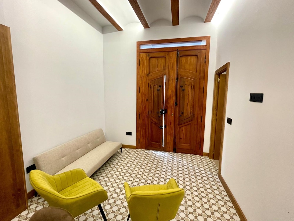 Los Angeles With 3 Bedrooms and 3 Bathrooms