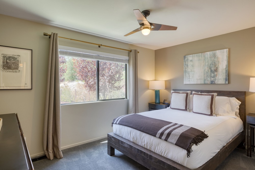 Kenwood Vista by Avantstay 7acres w Pool Fire Pit Vineyard Views