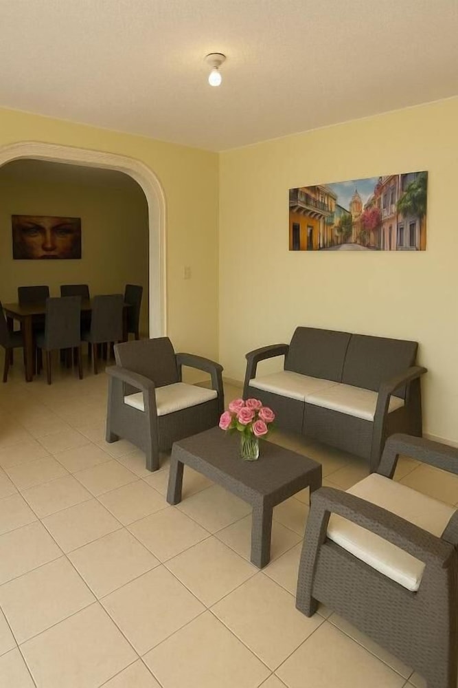 HOTEL LADYMAR