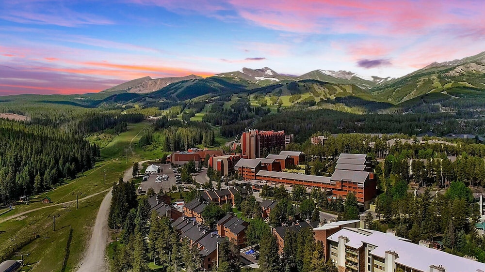 2br Sleeps 5 - Perfect For Families, At Base Of Peak 5 2 Bedroom Condo by RedAwning
