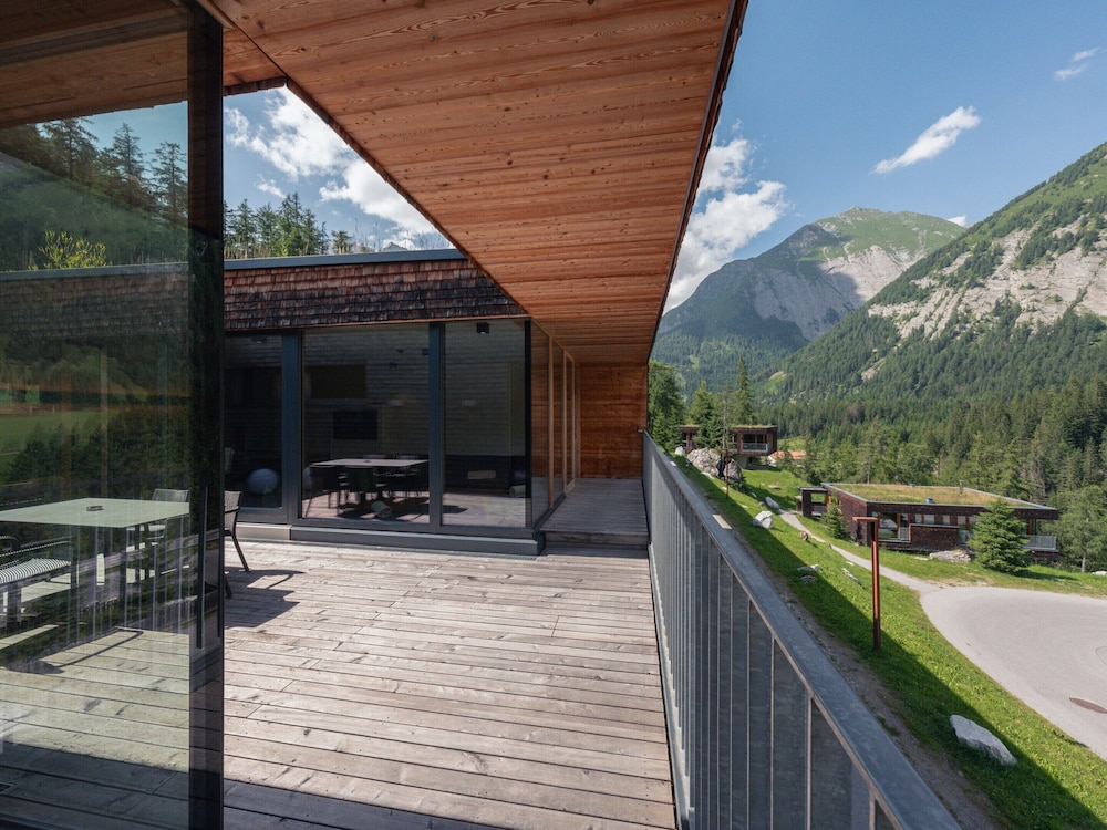 Chalet Resort Near Lake