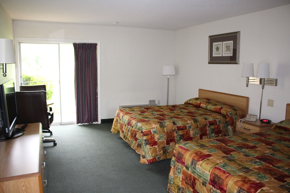 Staunton Vacations - Hometown  Inn - Property Image 4