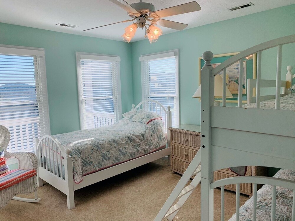 Old Man & The Sea 5 Bedroom Home by RedAwning