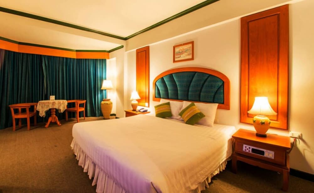 Thepnakorn Hotel