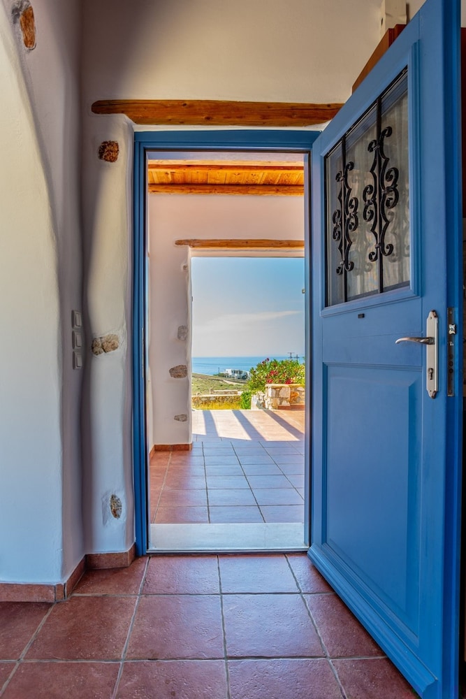 Villa Ioanna for 10 - Allparos Villas