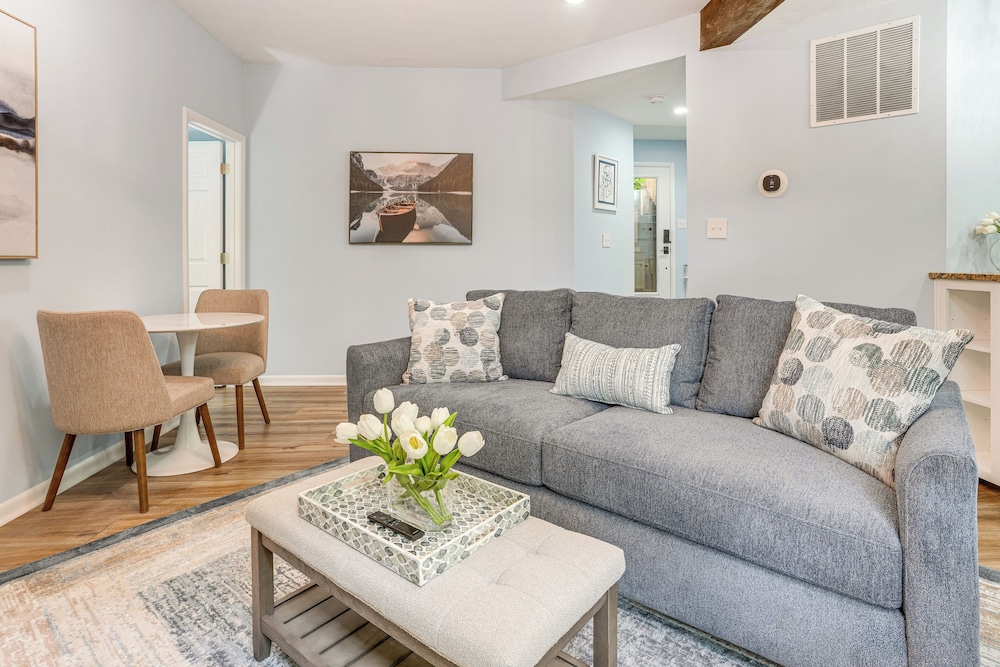 Walk to Slopes: Wintergreen Resort Condo w/ Pool