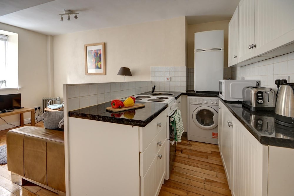 The Shop Cotswold Apartment Sleeps 2 view 4