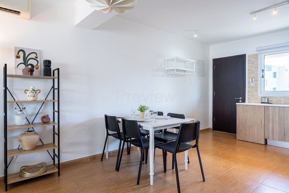 Quint - 2-Bedroom Apt & Pool in Protaras