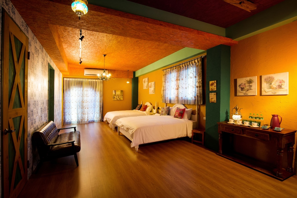 Fly Inn Yilan
