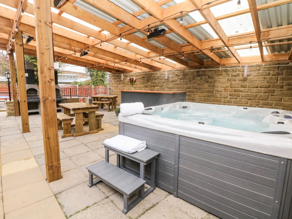 Hope Valley Vacations - Poacher's Arms - Property Image 25