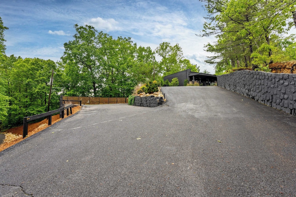 Firefly Mountain Suites Sleeps 36 Indoor Pool, Hot Tub, Game Room, Playground