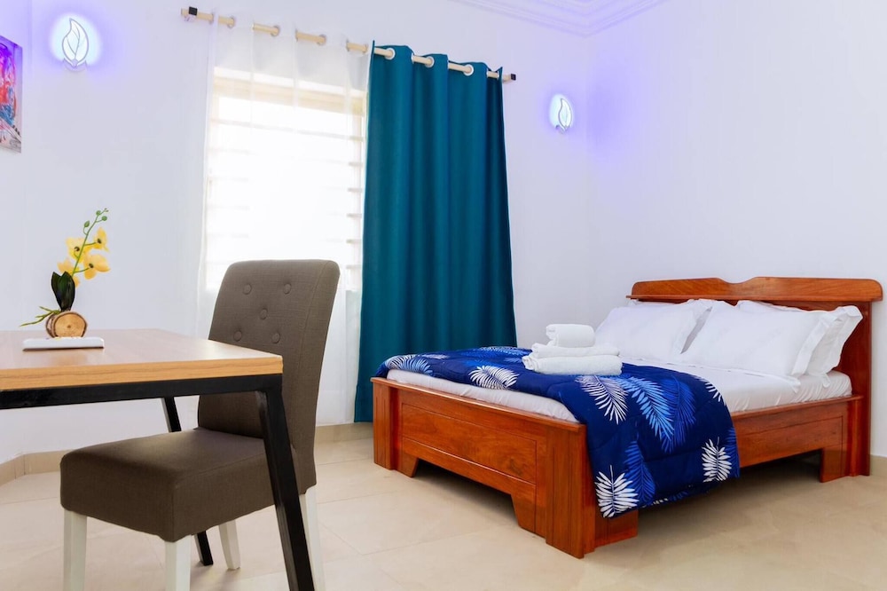 House 5 Mins From the Beach, 15 Mins From the Airport