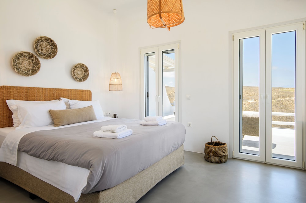 Mykonist Merchia Beach Villas & Suites