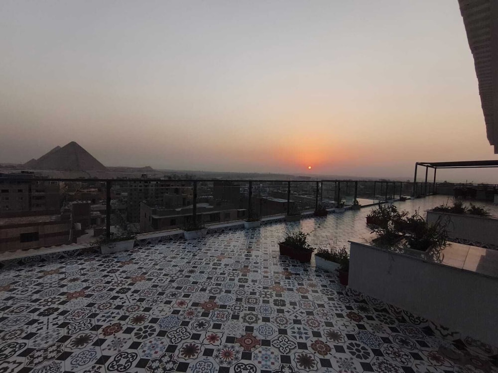 Legend Pyramids Inn