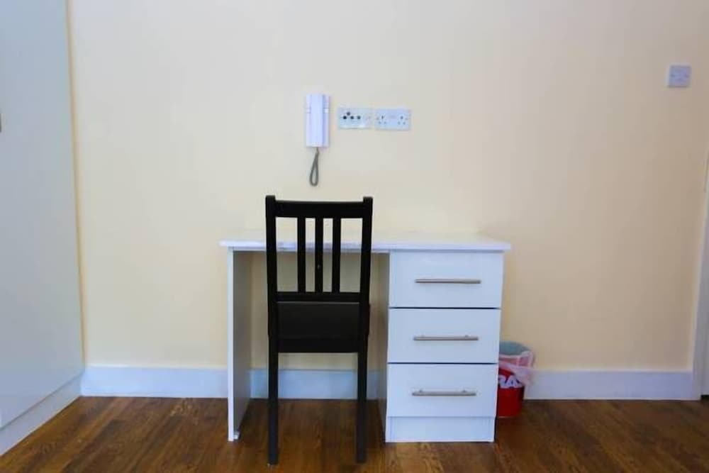 West Drayton Vacations - Sitara House - Property Image 9